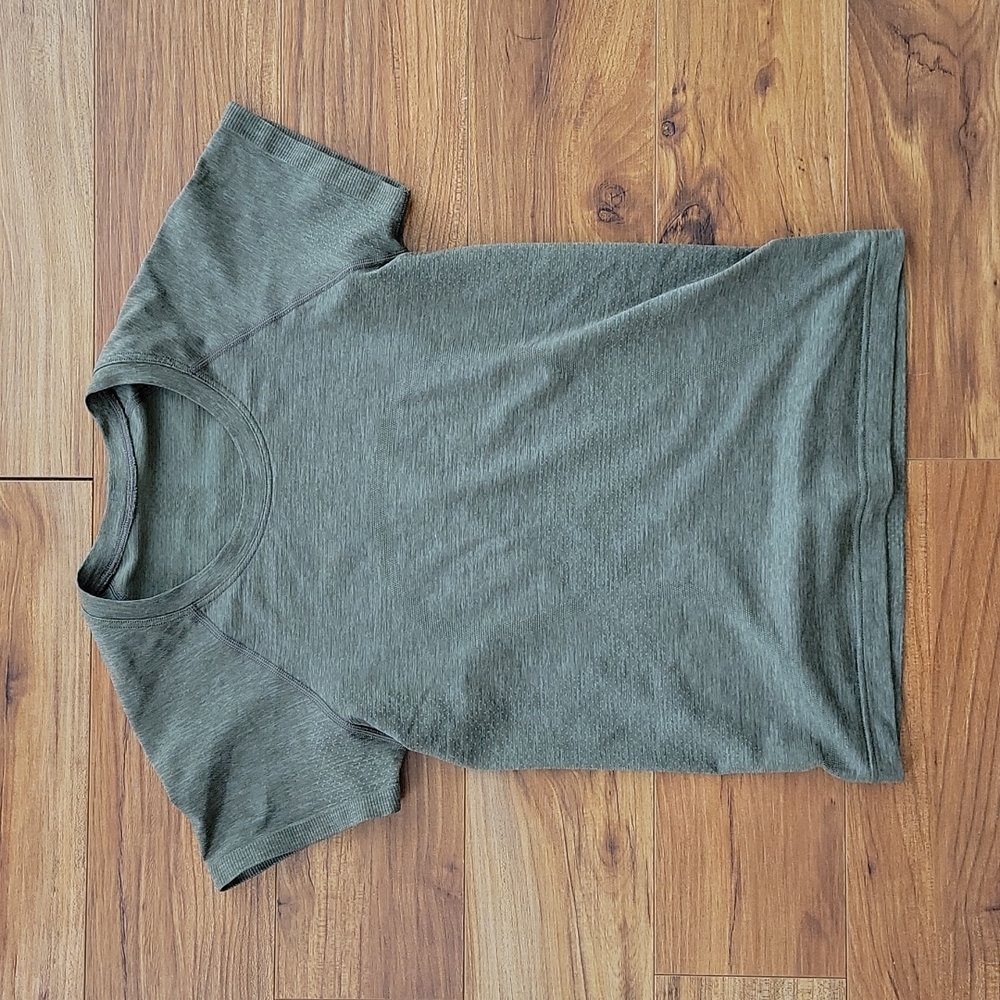 New swiftly tech race length Green short sleeve